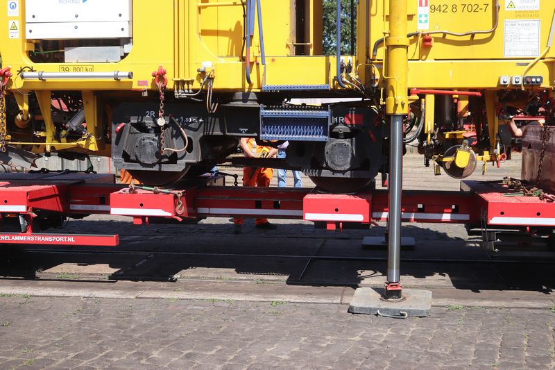 BAM Stopmachine met het fabrieksnummer 1214 en het UIC-nummer 99 84 942 8 702-7.